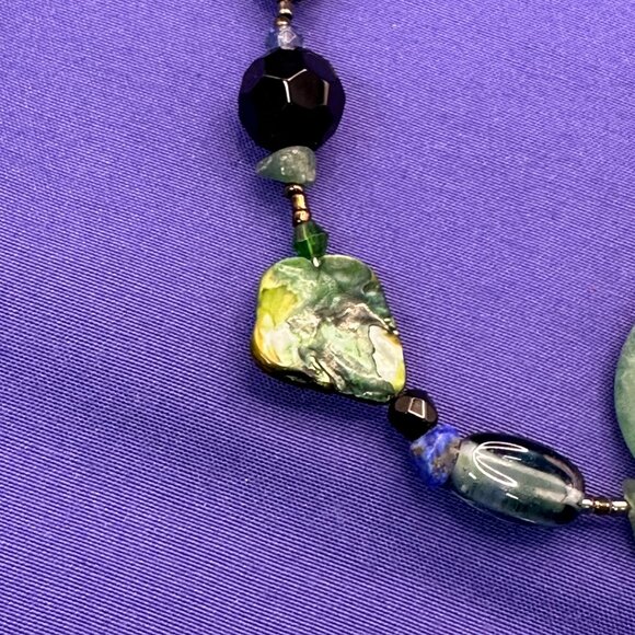 Unica Green Jadeite & Shell & Glass Necklace - Picture 10 of 13